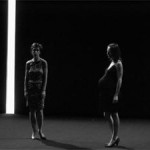 Avec « Au monde », Joël Pommerat révèle son théâtre d’ombres et de lumières.